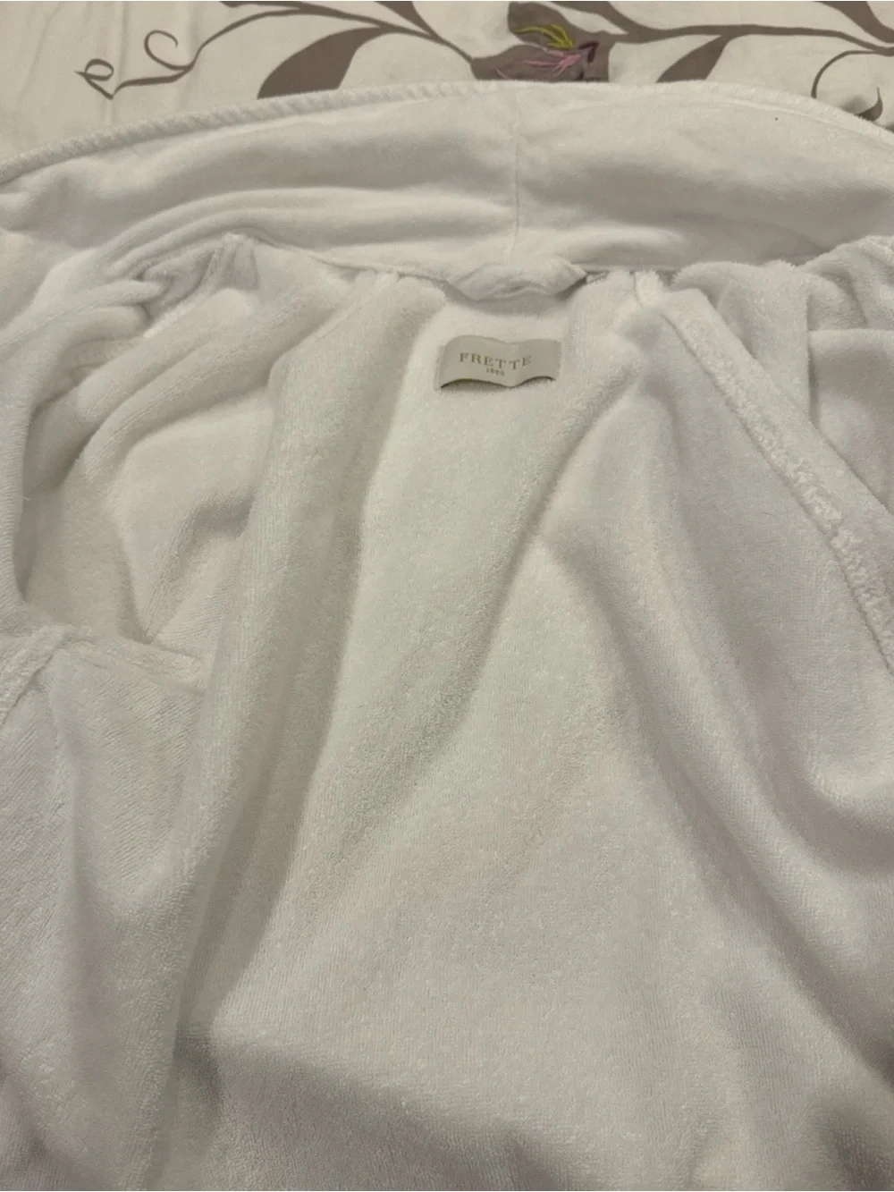 Frette White French Terri Plush Shawl-Collar Bath Robe with Belt never worn